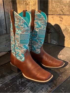 Ariat Women's Round Up Patriot Western Boot - Broad Square Toe 6.5